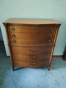 Bassett Furniture Industries dresser