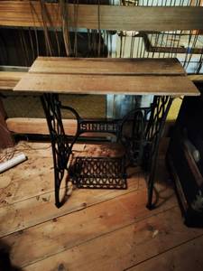 Singer sewing stand