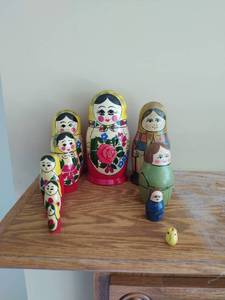 Pair of wood Russian Nesting Dolls