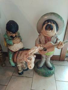 Pair of figurines