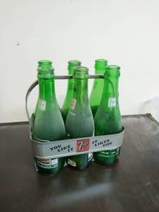 Vintage 7up Carrier with Bottles