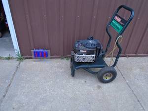 lot 116 image: Craftsman 2800 psi pressure washer. No wand or hose. Motor runs but pump is cracked. As shown.