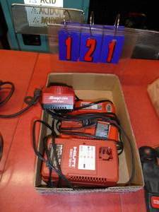 lot 121 image: Flat of assorted chargers. 1 snap on. As shown.
