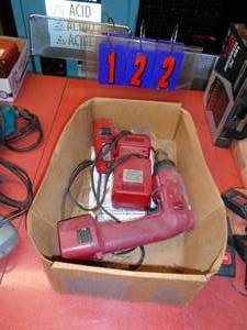 lot 123 image: Milwaukee 12 volt drill with battery & charger. Battery is dead & may charge up. As shown.