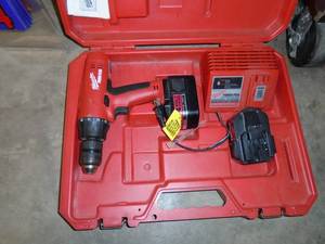 lot 124 image: Black & Decker 12 volt drill with 2 batteries & 2 chargers. Battery is low. As shown.