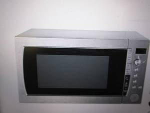 2.2 cuft 1250 watt counter top micr...