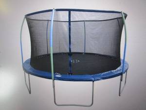 12 foot trampoline with enclouser o...