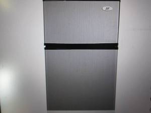 spt 3.1 cu ft double door fridge st...