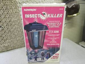 lot 8 image: (BSB) 1 12 Acre Bug Zapper...
