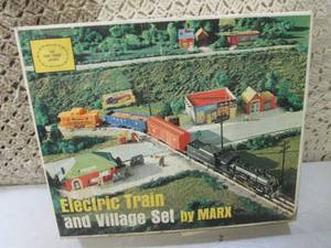 lot 16 image: (RM1) Vintage Marx Electrc Train an...