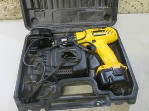 lot 17 image: (F-2) DeWalt 12V Cordless Drill in ...