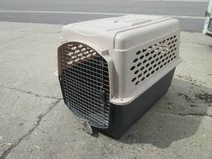 lot 143 image: (A-3T) Large PetMate Pet Crate...