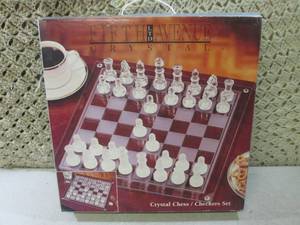 lot 154 image: (EW6) Fifth Avenue Crystal ChessCh...