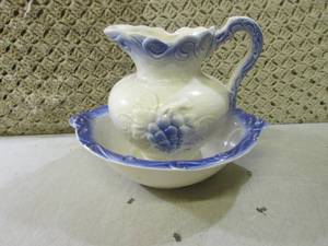 lot 156 image: (BS) Vintage Pitcher and Bowl Set M...