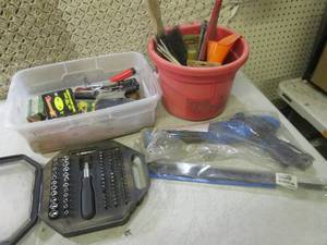 lot 173 image: (RM5) Lot of Misc Tools and Other M...