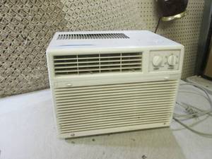 lot 175 image: (A-4) GE Air Conditioner 5200 BTU P...
