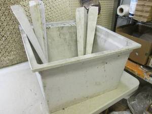 lot 178 image: (D-3T) Utility Sink with Legs Needs...