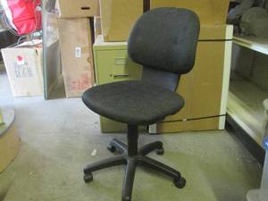 lot 179 image: (BR1) Desk Chair...