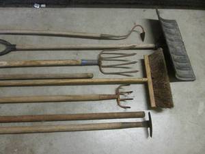 lot 185 image: (RMWS) Assorted YardGarden Tools E...