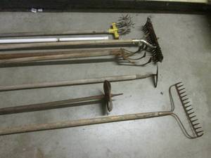 lot 186 image: (RMC) Assorted YardGarden Tools Et...