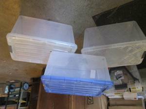 lot 189 image: (D-1T) 3 Totes with Lids...