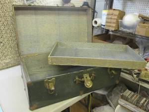 lot 198 image: (D-4) Vintage Trunk Wood Interior w...