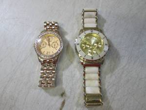 lot 203 image: (CNTR) 2 Watches with Bands Both Ne...