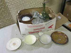 lot 217 image: (RMC) Assorted Vintage Glass And Fl...