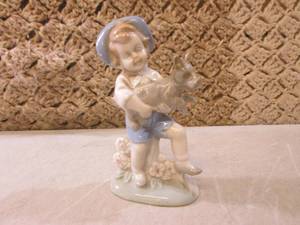 lot 221 image: (FS) 1980 Hummel Style Figurine 4 3...