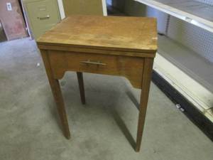 lot 222 image: (A-4) Vintage Sewing Machine Cabine...