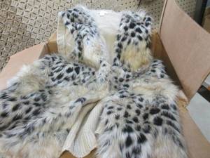 lot 245 image: (EW5) Box of Assorted Clothes...