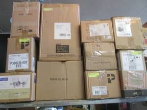lot 256 image: (G-1) Assorted Lighting Fixtures Op...