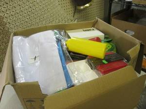 lot 284 image: (RM1) Box of Misc See Photos...