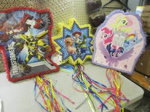lot 296 image: (D-2T) Lot of 3 Pinatas...