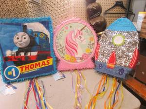 lot 298 image: (EW2) ) Lot of 3 Pinatas...