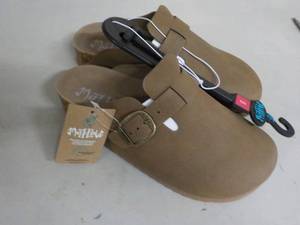 Mad Love Shoes size 5...