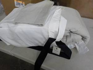 Hearth and Home Twin Size Comforter...
