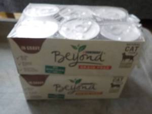 24 Cans Purina Beyond Cat Food...