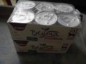 24 Cans Purina Fancy Feast Cat Food...