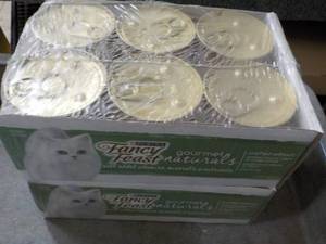 24 Cans Purina Fancy Feast Cat Food...