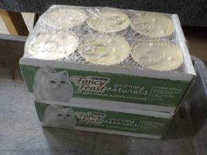 24 Cans Purina Fancy Feast Cat Food...