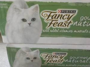 24 Cans Purina Fancy Feast Cat Food...