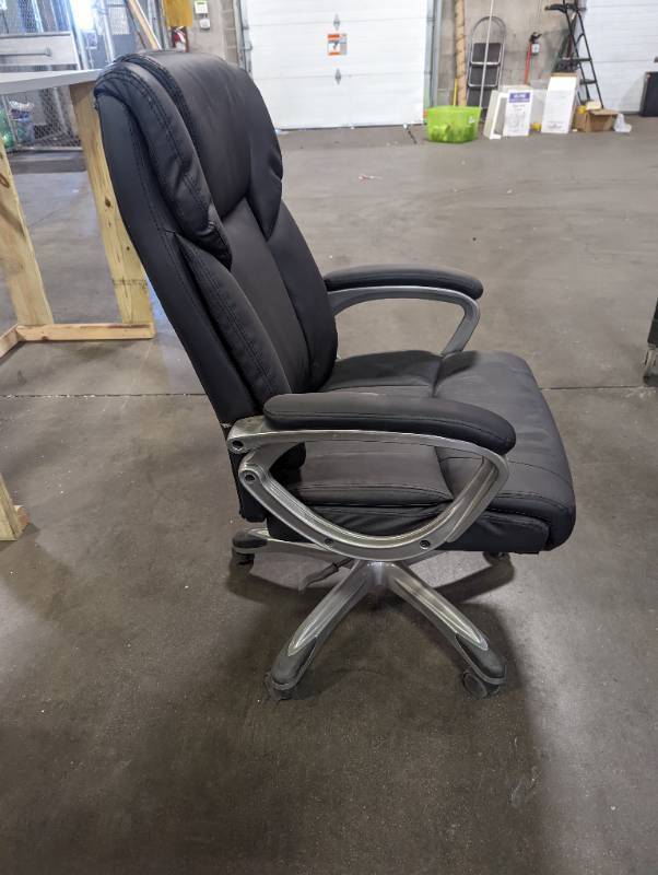 lot 843 image: Executive Leather Office Chair
