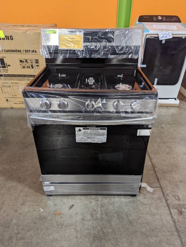 lot 19 image: Samsung 6 cu. ft. Smart Wi-Fi Enabled Convection Gas Range with No Preheat AirFry in Stainless Steel (Scratch and Dent) - 1 Year Warranty