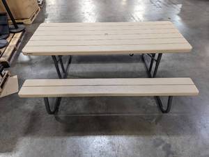 lot 281 image: Lifetime Folding Picinic Table 60244