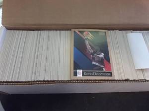 Approx. 500 Basketball Cards Skybox 1990