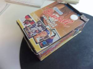 Box Approx. 1000 Baseball Topps Cards