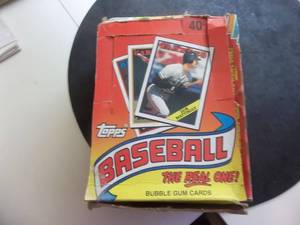 Box Approx. 1000 Topps Baseball  Cards