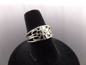 .925 Sterling Silver Flower Ring Size 7