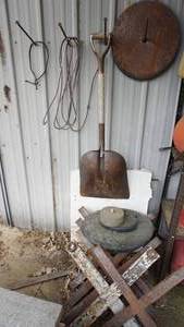 lot 15 image: Miscellaneous lot including 23 x 25 x 1 14 acrylic slab, four 16 inch circular sawblades, five steel 30 inch tripod bases etc.